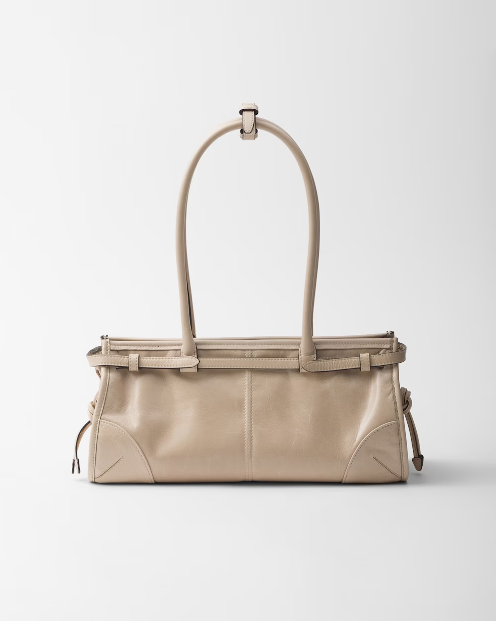 Medium leather handbag